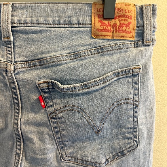 Levi’s Mid Rise Boyfriend Jeans Womens Size 31 Light Wash Denim Jean Casual - Picture 7 of 10